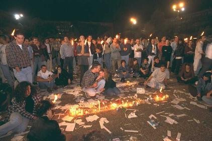 Teenagers mourn Yithak Rabin