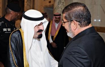 Saudi Arabia's Abdullah welcomes Egypt's Morsi