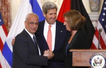 Secretary of State John Kerry hold press conference with Tzipi Livni and Saeb Erekat, July 30, 2013.