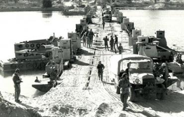 IDF TROOPS cross the Suez Canal, October 1973.
