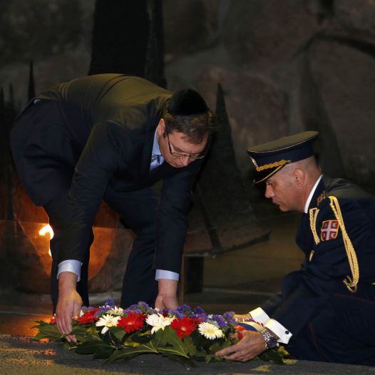 Serbia's Prime Minister Aleksandar Vucic (L) lays a wreath during a ceremony in the Hall of Remembrance at Yad Vashem Holocaust memorial in Jerusalem December 1, 2014. (credit: AMMAR AWAD / REUTERS)