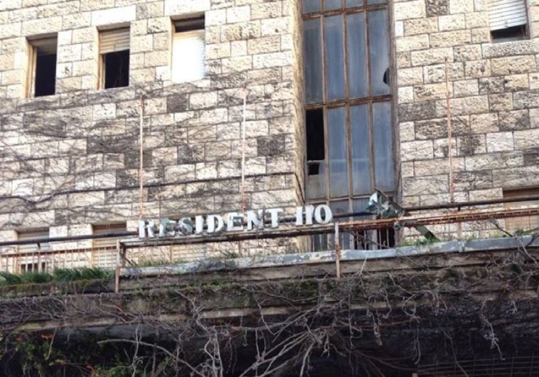 The site of the former President Hotel on Ahad Ha’am Street. In a comic twist, the derelict sign now reads ‘Resident Ho.’ (credit: ERICA SCHACHNE)