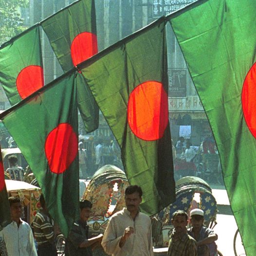 Vendors sell Bangladesh national flags in Dhaka (credit: REUTERS)