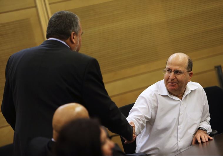 Moshe Ya'alon (R) shakes hands with Avigdor Liberman at the Knesset in Jerusalem
