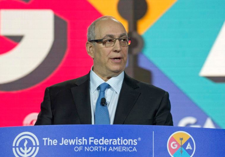 Chemi Peres, son of the late Ninth President Shimon Peres, speaks at the GA – the annual Jewish Federations of North America convention. (credit: RON SACHS/CNP PHOTO)
