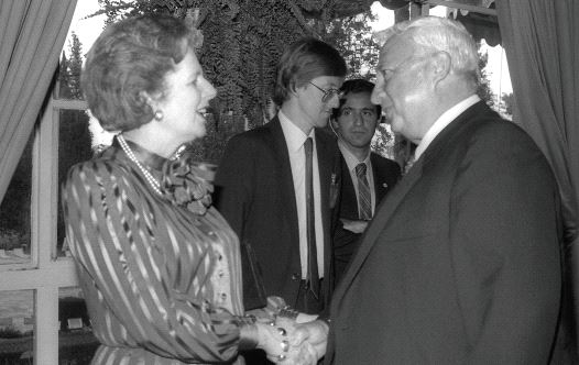 THEN-British prime minister Margaret Thatcher, who the author refers to as a ‘philosemite,’ greets Ariel Sharon during a reception in Jerusalem in May 1986 (credit: REUTERS)