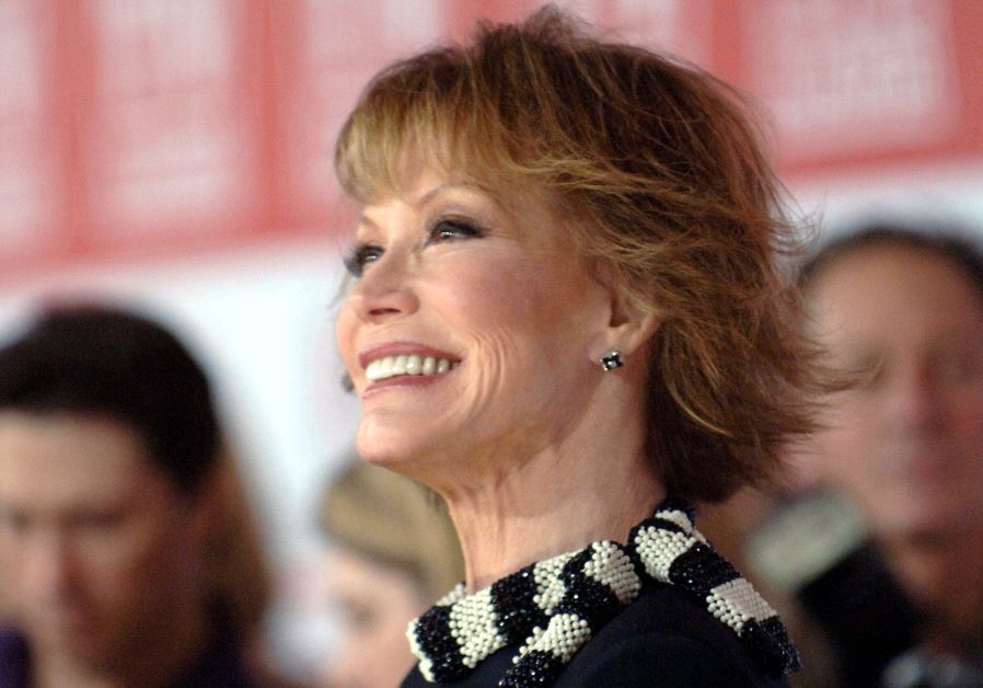 Mary Tyler Moore dies at the age of 80 (credit: REUTERS)