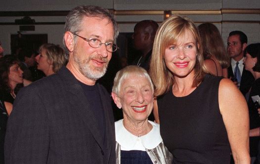 Director Steven Spielberg (L) his mother Leah (C) and wife actress Kate Capshaw pose at the premiere of the film ''Saving Private Ryan'' [File 1998] (credit: REUTERS)