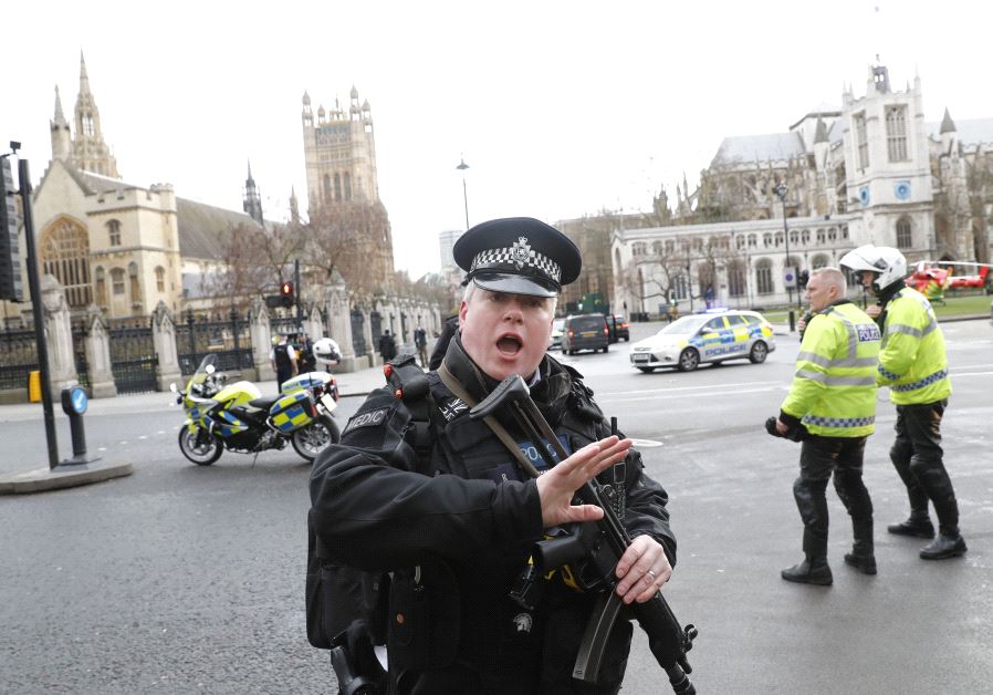 Armed police respond outside Parliament during an incident on Westminster Bridge in London, Britain March 22, 2017. (Reuters)