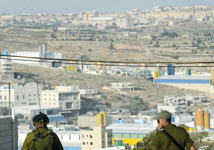 Soldiers overlook the Hebron region in 2014 (credit: KOBI GIDEON/GPO)