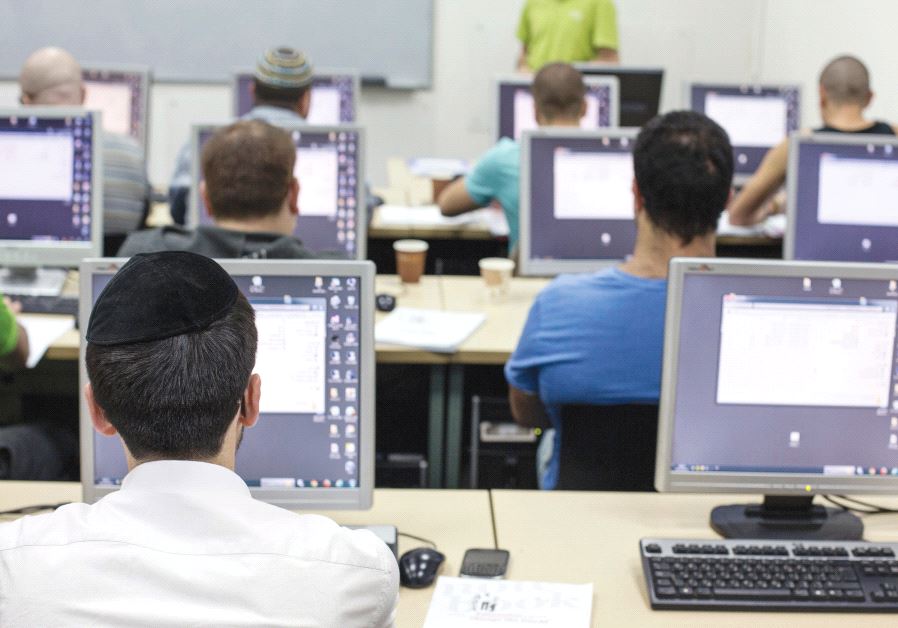 STUDENTS ATTEND a computer course at a technical college in Jerusalem (credit: REUTERS)