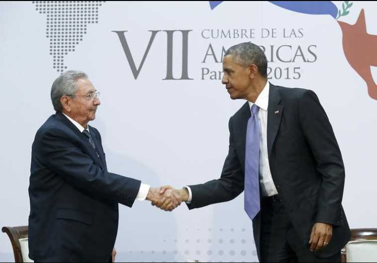 US President Barack Obama shakes hands with Cuba's President Raul Castro as they hold a bilateral meeting during the Summit of the Americas in Panama City