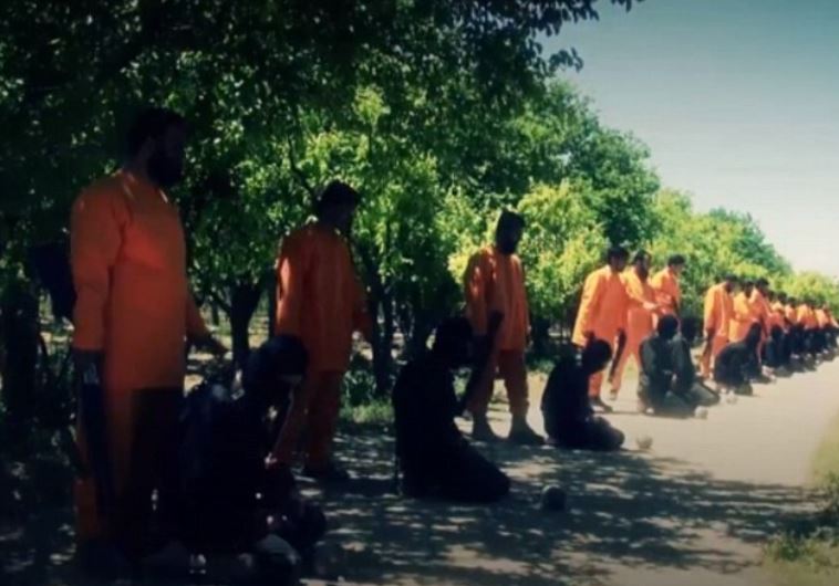 Syrian rebels execute ISIS fighters in orange jumpsuits