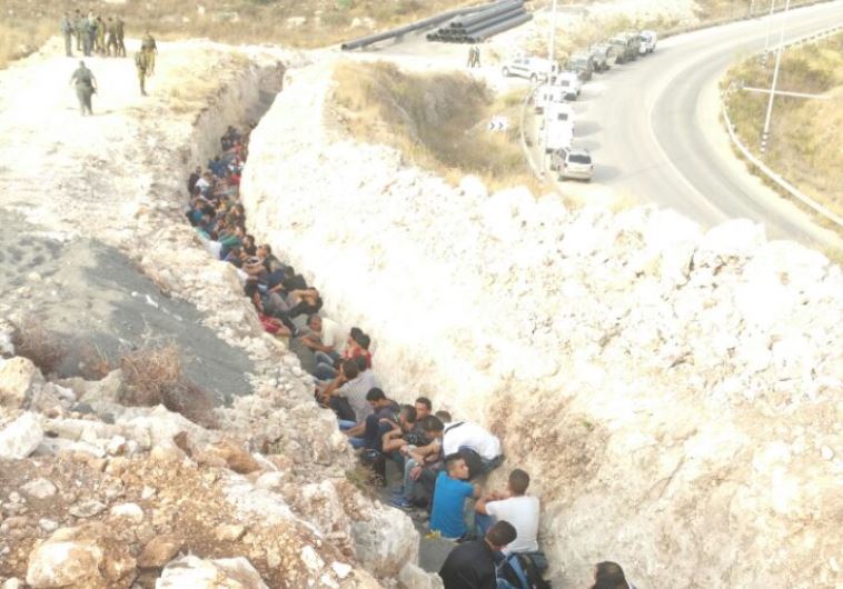 Israel border police discover 120 Palestinians attempting to illegally enter Israel from the West Bank‏