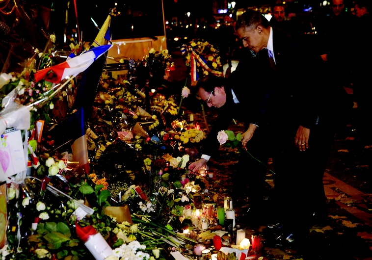 Recueillement du présidebnt Obama devant le Bataclan