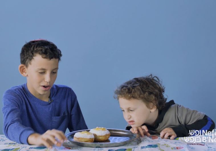 Nefesh B'Nefesh serves up Hanukkah treats to new immigrants