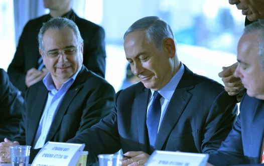 Prime Minister Benjamin Netanyahu signs gas deal