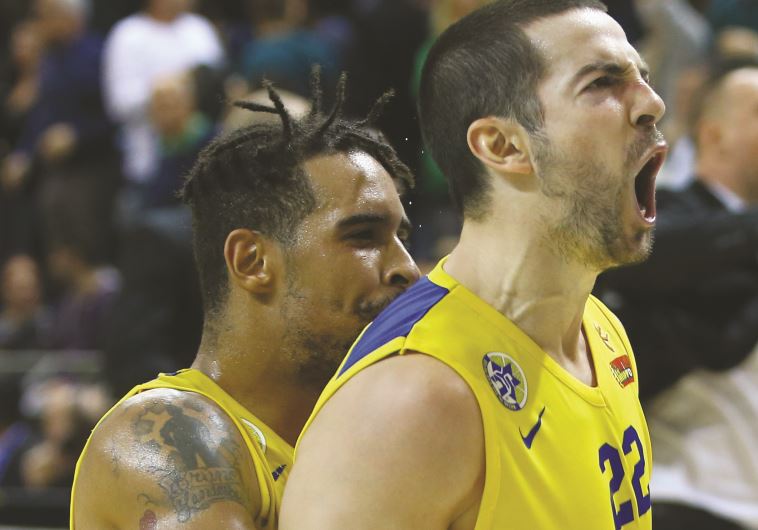 Maccabi Tel Aviv’s Taylor Rochestie and Sylven Landesberg 