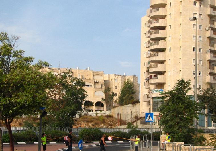 Shopping center and residential towers in Gilo