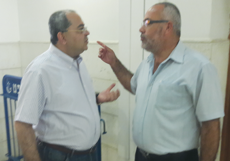 MK AHMAD TIBI (left) speaks with MK Osama Sa’adi at Ben Deri’s trial yesterday