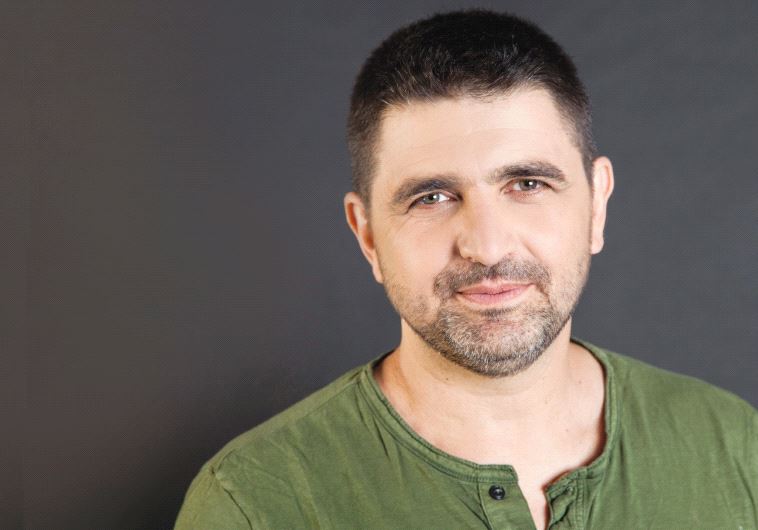 ELAD SHIPPONY, the ‘Wandering Israeli.’