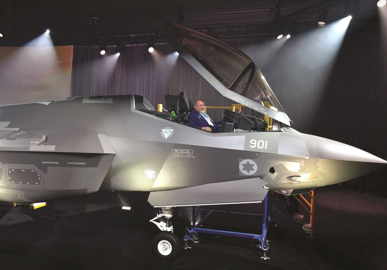 Le ministre de la Défense aux commandes du F-35