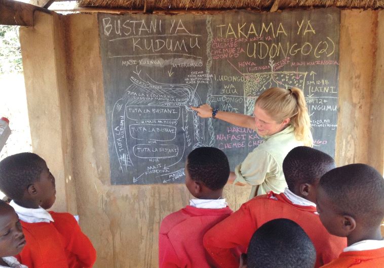 Kirstin Underwood with her Tanzanian students