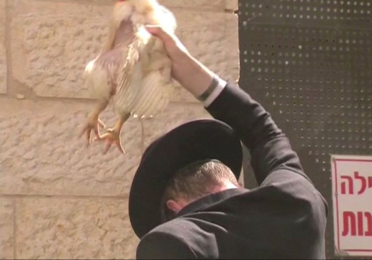 Kapparot ritual on Yom Kippur 