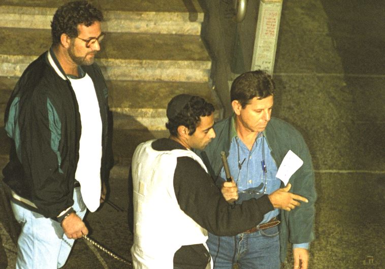 Yigal Amir, lors de la reconstitution de la scène  du crime