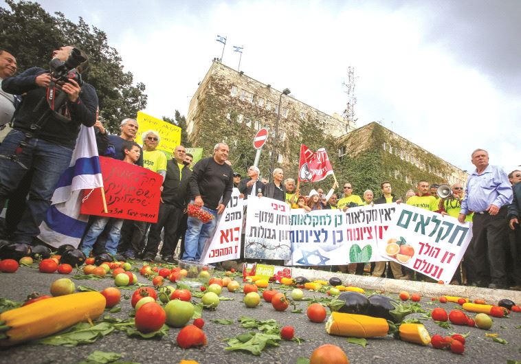Manifestation de cultivateurs en détresse devant le ministère des Finances