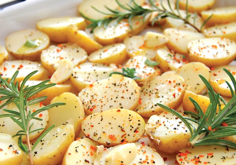 Small potatoes with rosemary and thyme