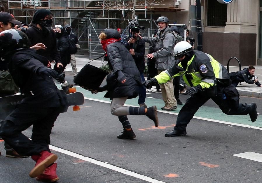 A police officer tries to tackle a protester demonstrating against U.S. President Donald Trump on the sidelines of the inauguration in Washington, DC, US, January 20, 2017.
