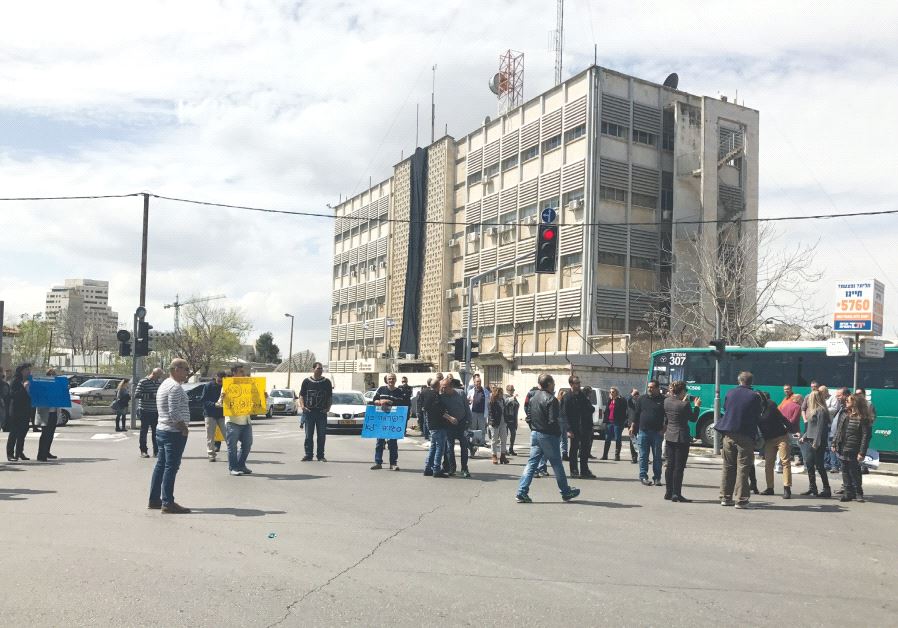 PROTESTERS DISRUPT traffic yesterday in Jerusalem to protest the closing of the Israel Broadcasting Authority.
