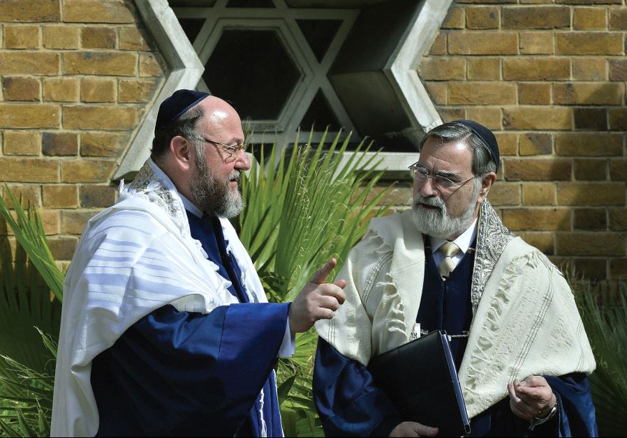 UK Chief Rabbi Ephraim Mirvis with his predecessor, Rabbi Jonathan Sacks
